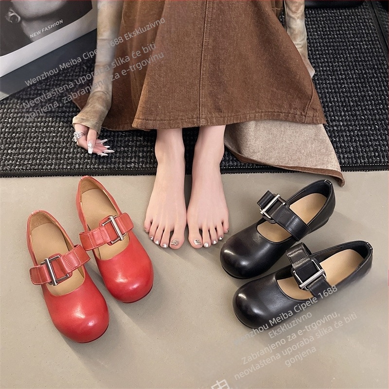 Ženske loaferice — gornji dio od konjske kože, Velcro zatvaranje, okrugla nosnica, niski pet 1–3 cm, podstava od prave kože