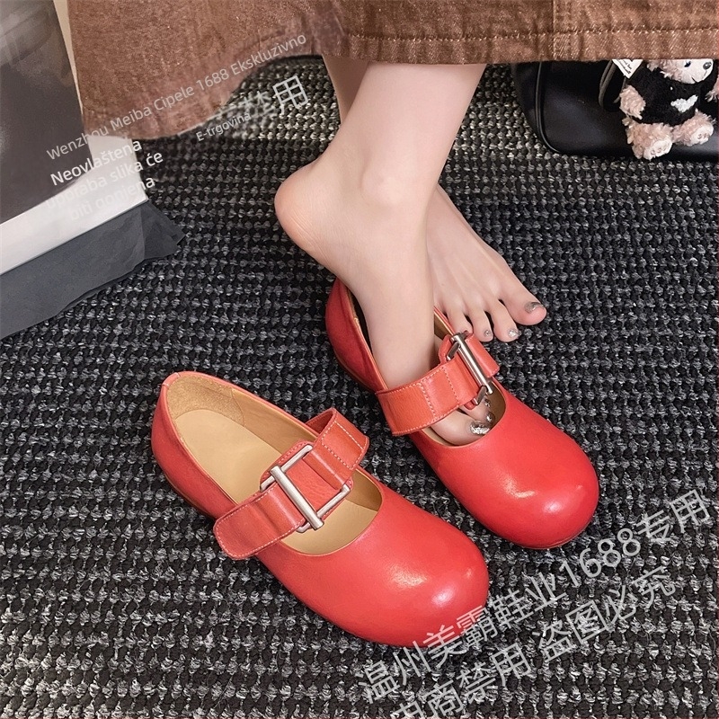 Ženske loaferice — gornji dio od konjske kože, Velcro zatvaranje, okrugla nosnica, niski pet 1–3 cm, podstava od prave kože