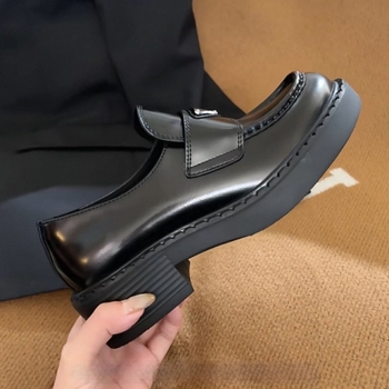 Ženske kožne loaferice s okruglim vrhom, gornji dio od prave kože, gumena potplata, slip-on, 3–6 cm visok debeli pet
