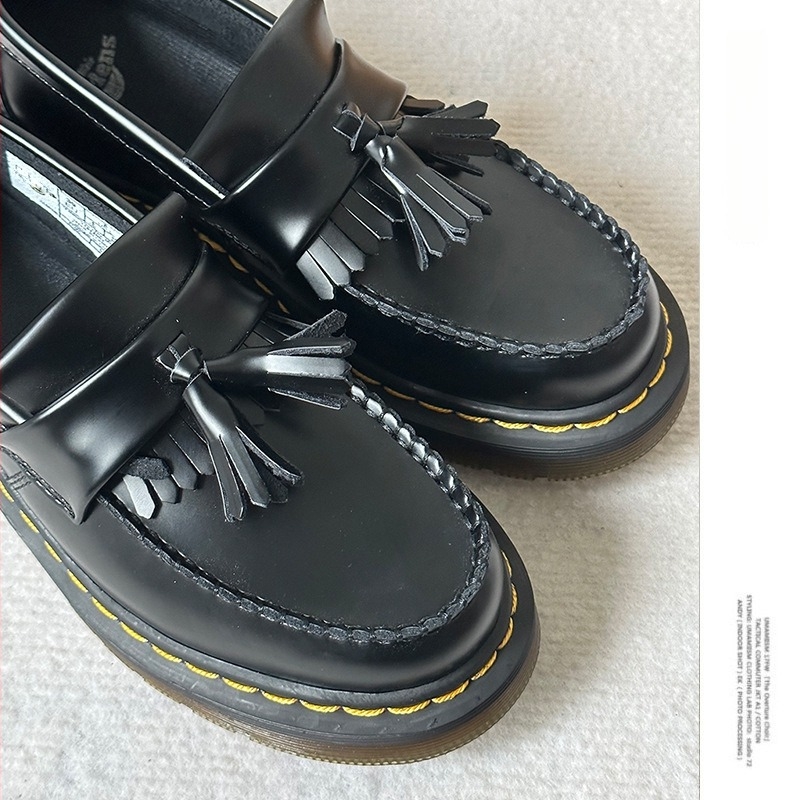 Loafers s resicama, stil euro-američki kolidž stil, gornji dio teleće kože, peta 3–5 cm, casual kožne cipele