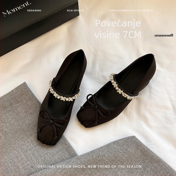Mary Jane cipele od satena s rhinestones remenom, kopča na jednu traku, petu visine 6–8 cm, podstava od ovčje kože