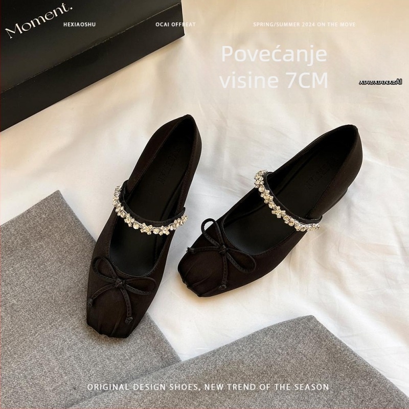 Mary Jane cipele od satena s rhinestones remenom, kopča na jednu traku, petu visine 6–8 cm, podstava od ovčje kože