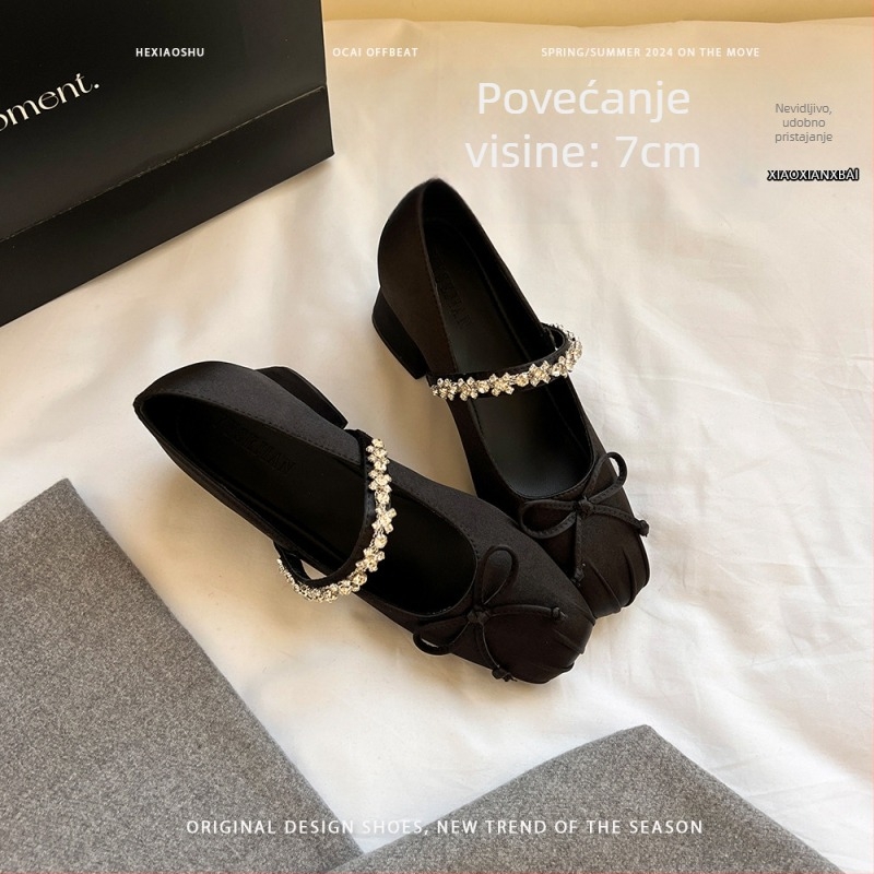 Mary Jane cipele od satena s rhinestones remenom, kopča na jednu traku, petu visine 6–8 cm, podstava od ovčje kože