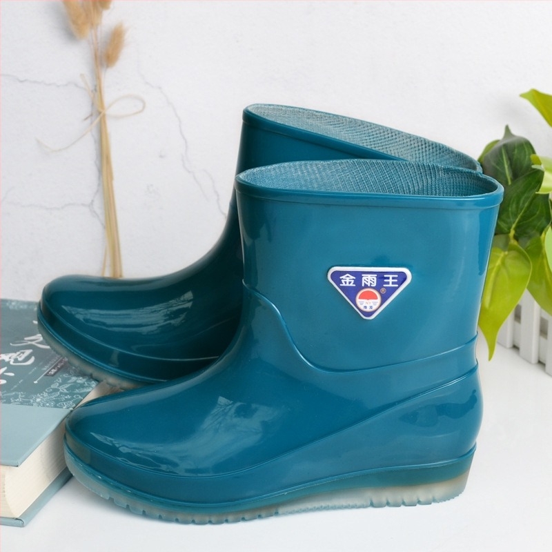 Ženske kišne čizme srednje duljine s PVC gornjim dijelom, niski pet 1–3 cm, vodonepropusne, otporne na habanje, za sve sezone