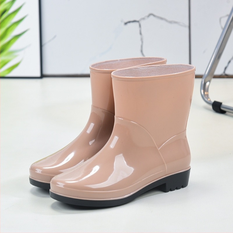 Ženske kišne čizme do sredine potkoljenice, PVC gornji dio, niski pet 1–3 cm, vodootporne, protuklizne, otporne na kiseline i baze