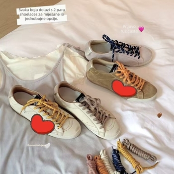 Sportske tenisice s gornjim dijelom od mikrovlakana, okrugli vrh, srednja visina pete 3-5 cm, ulošak od prirodne kože, gumeni potplat