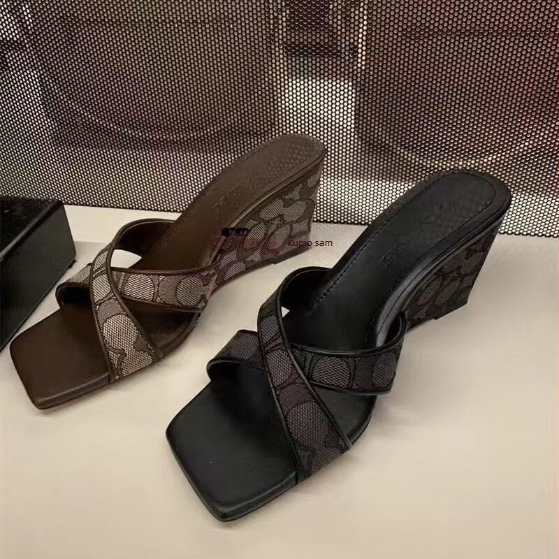 Ljetne slip-on sandale s gornjim dijelom od kože bivola, kvadratna nosnica, gumena podstava i podstava od super vlakana
