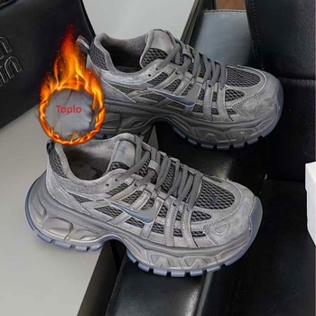 Ženske tenisice u stilu Dad shoes – gornji dio od kože i tekstila, visina peta 3-5 cm, vezanje, mrežasta unutrašnjost, potplat od pjenaste gume