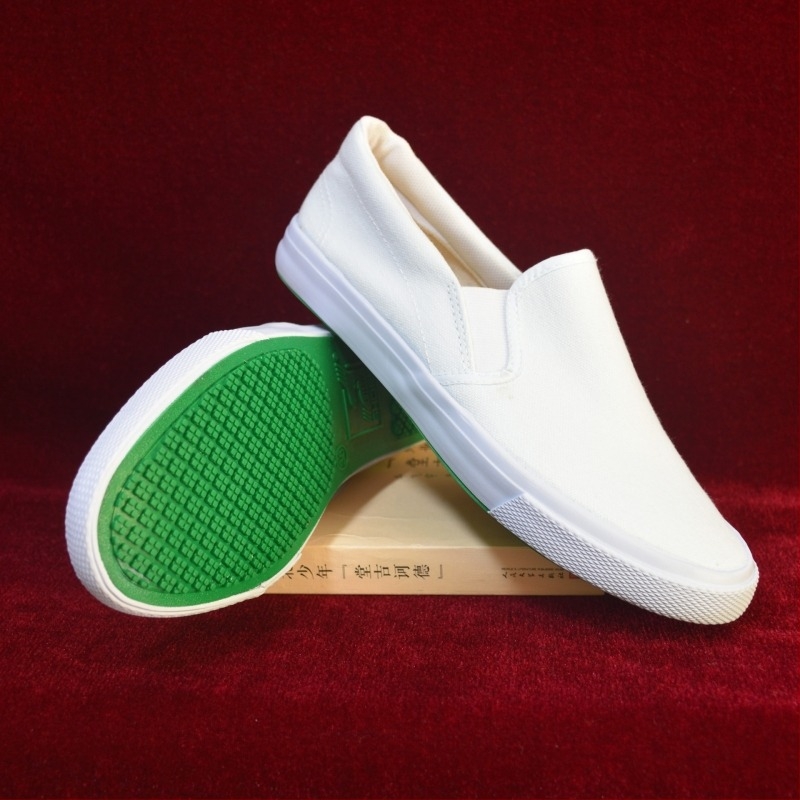 Protuklizne radne tenisice od pamuknog platna, slip-on dizajn, gumeni potplat, niski pet 1–3 cm, unisex