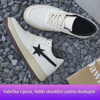 Platformske tenisice sa zvjezdanim uzorkom, gornji dio od teleće kože, visina potpetice 3–5 cm, PU uložak, unisex