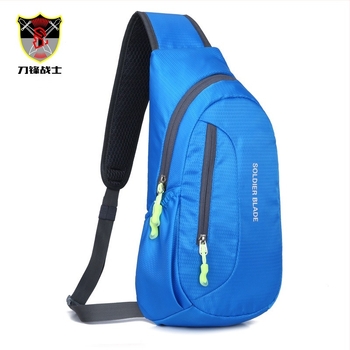Muška crossbody torba – dvostruka upotreba nošenja preko prsa ili ramena, za outdoor aktivnosti, prozračni poliester, gradski stil, kapacitet ispod 20 L