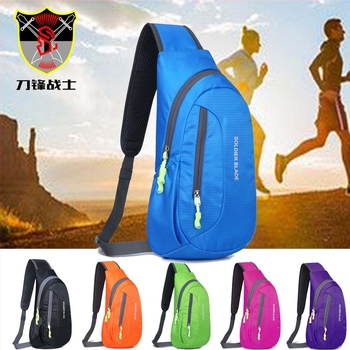 Muška crossbody torba – dvostruka upotreba nošenja preko prsa ili ramena, za outdoor aktivnosti, prozračni poliester, gradski stil, kapacitet ispod 20 L
