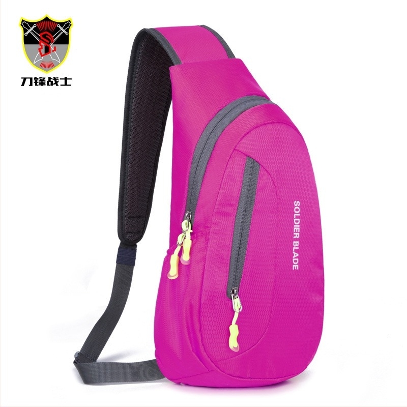 Muška crossbody torba – dvostruka upotreba nošenja preko prsa ili ramena, za outdoor aktivnosti, prozračni poliester, gradski stil, kapacitet ispod 20 L