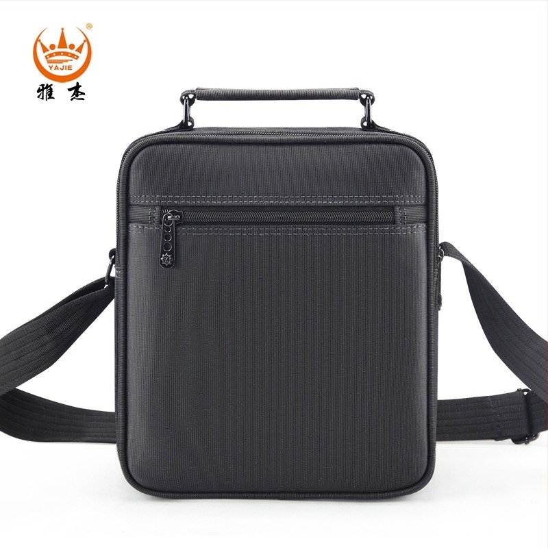 Muška crossbody torba od Oxford platna, vodootporna, model 3315, poliester podstava.