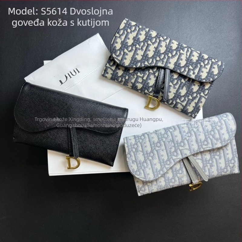Kožni novčanik s lancem – monogram, dvodjelni clutch, gradski stil, proljeće 2025.
