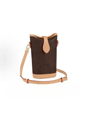 Prave kože crossbody torba preko ramena, vertikalnog kvadratnog oblika, magnetsko zatvaranje, platnena podstava, unutarnji džep za telefon