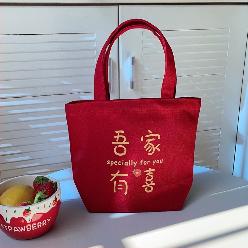 Ženska torbica — vertikalni kvadratni oblik, platnen materijal, književni nacionalni stil, otvoren vrh, mekana konstrukcija, svakodnevna uporaba