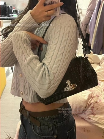 Crossbody torba od PU kože s uzorkom krokodila, s podstavom od najlona, vodoravni kvadratni oblik, otvor s kapicom, unutarnji pretinac sa zatvaračem tip sandwich, s jednom naramenicom