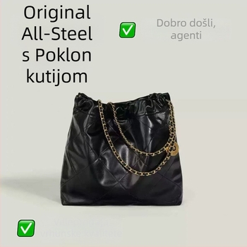 Kviltirana torba s lancem od prave kože, horizontalni četverokutni oblik, magnetsko zatvaranje, džep sa zipom, podstava od ovčje kože