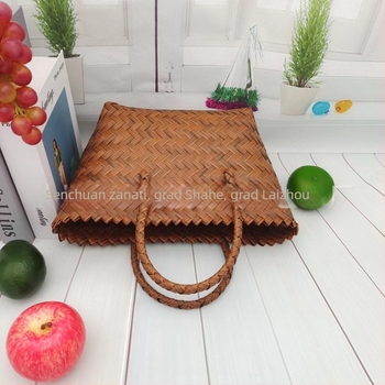 Vintage ručno pleteni košar – PVC stil slame, uspravni četverokutni oblik, otvoreni vrat, ručno pletena, mekani držač