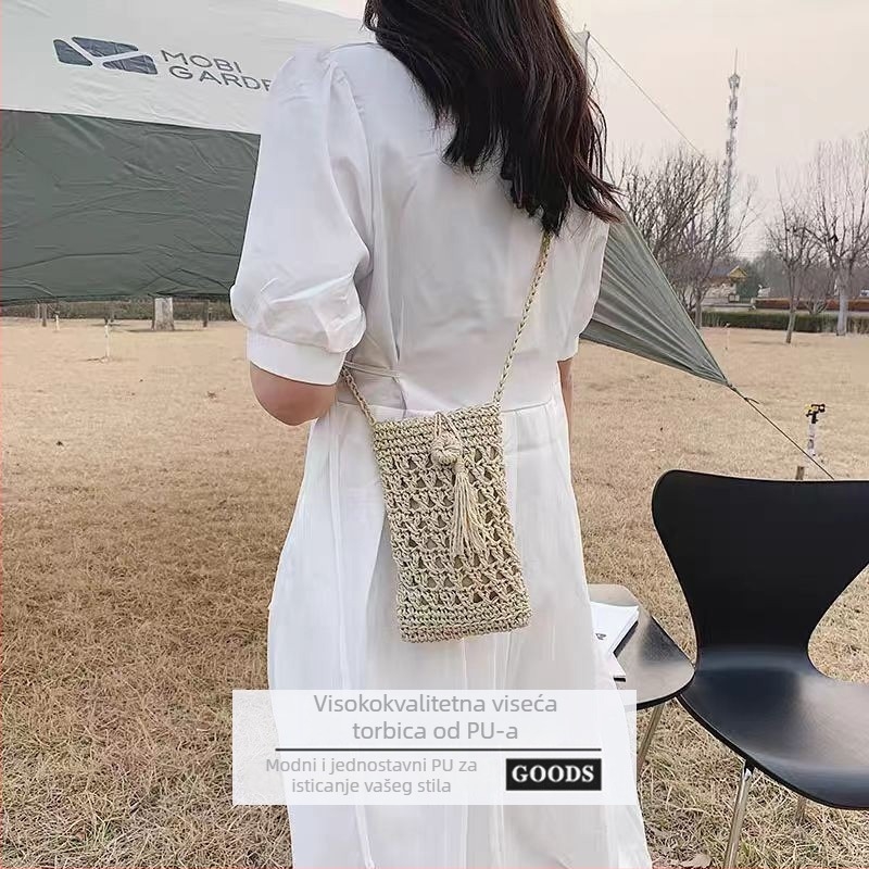 Crossbody torba, ručno pletena od slame, gradski minimalistički stil, vertikalno kvadratnog oblika, unutarnji laminirani džep sa zatvaračem