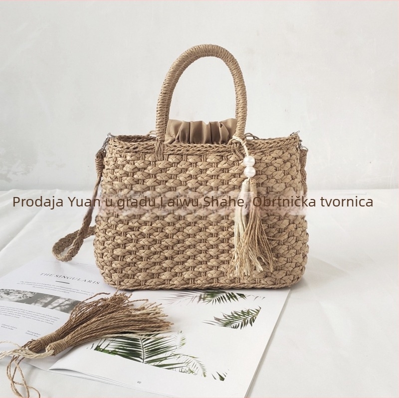 Pletena slamena crossbody torba – horizontalnog kvadratnog oblika, zatvaranje šnirama, pamučna podstava, jedna naramenica