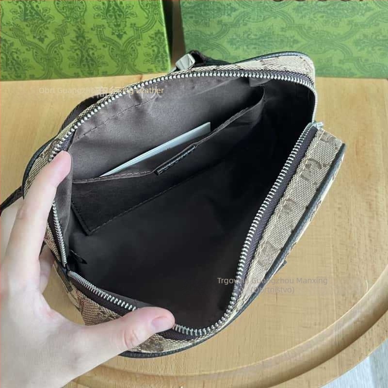 Ženska messenger torba od prave kože s platnenom podstavom, zatvarač, ID džep — street fashion, proljeće 2025