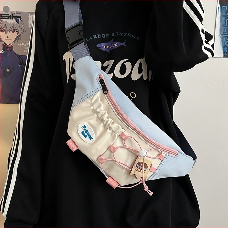 Torba preko ramena s vrpcom, japanski stil, dizajn color-block; vanjski najlon, unutarnja poliester, zatvarač, skriveni džep s zatvaračem.