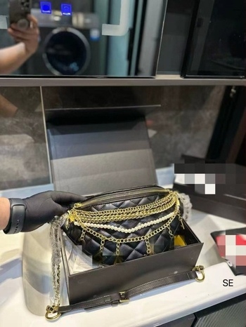 Ženska mini torbica s quiltom i lančanim remenom, od prave kože, poliester podstava, zatvaranje na zip, unutarnja džep na zip i džep za telefon, street style Mengchu