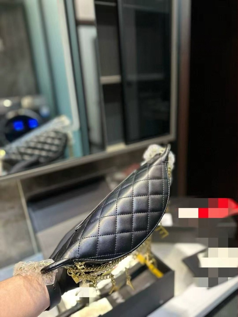 Ženska mini torbica s quiltom i lančanim remenom, od prave kože, poliester podstava, zatvaranje na zip, unutarnja džep na zip i džep za telefon, street style Mengchu