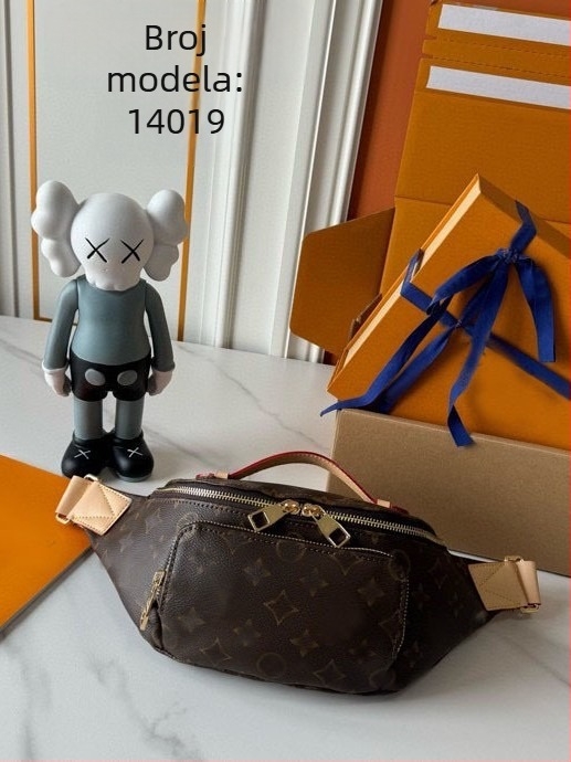 Ženska kožna crossbody torbica s džepom za telefon, prvi sloj goveđe kože, zatvarač, proljeće 2024