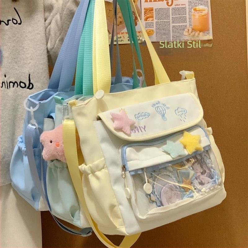 Denim tote torba s izvezenim motivom, vodoravni kvadratni oblik, zip zatvarač, unutarnja džep