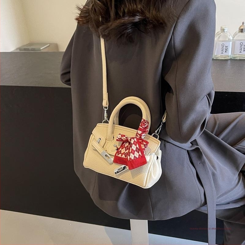 Crossbody torbica - PU materijal, Platinum stil, horizontalno kvadratni oblik, poliester podstava, s jednim remenom