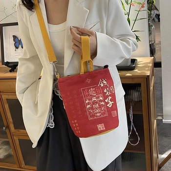 Torba od platna u obliku kante, poliester podstava, magnetsko zatvaranje, jesen 2025