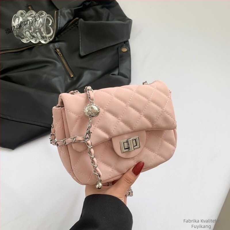 Crossbody torba s vodoravnom kvadratnom oblikom i baršunastom podstavom (poliester; zaključavanje; laminirani zatvarač unutarnja pretinac)