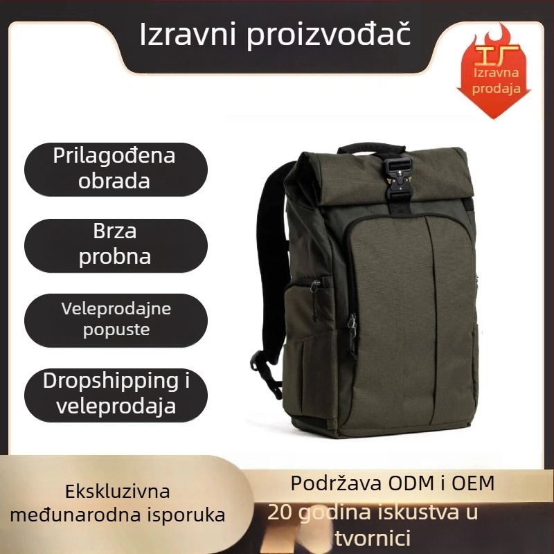 Roll-top ruksak za DSLR i bez ogledala kamere, vodootporan i lagan, s zakrivljenim remenom preko ramena.