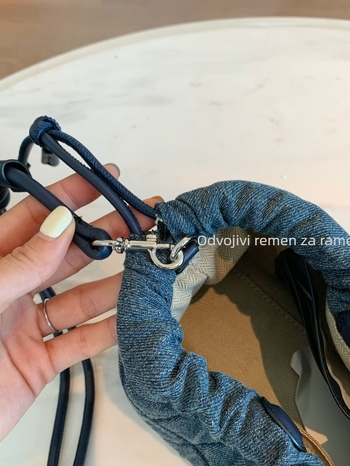 Mala kožna box torba, s lančanim remenom od 25 cm, za rame ili crossbody, ženska torba