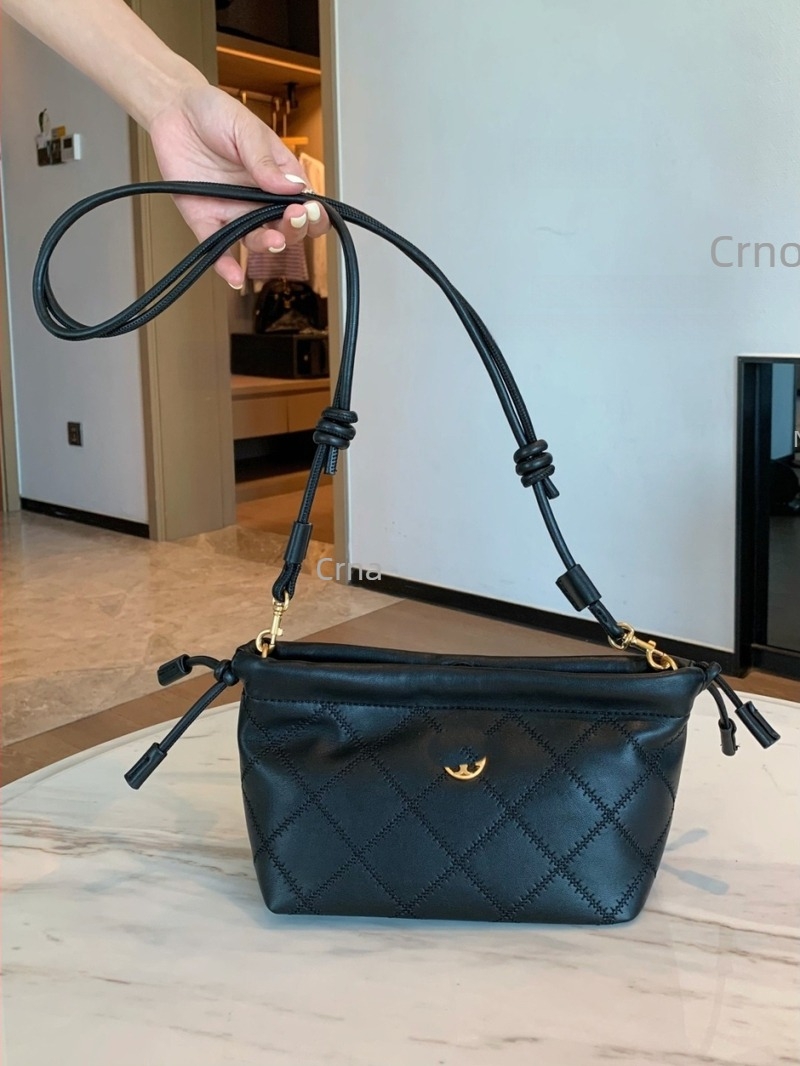 Mala kožna box torba, s lančanim remenom od 25 cm, za rame ili crossbody, ženska torba
