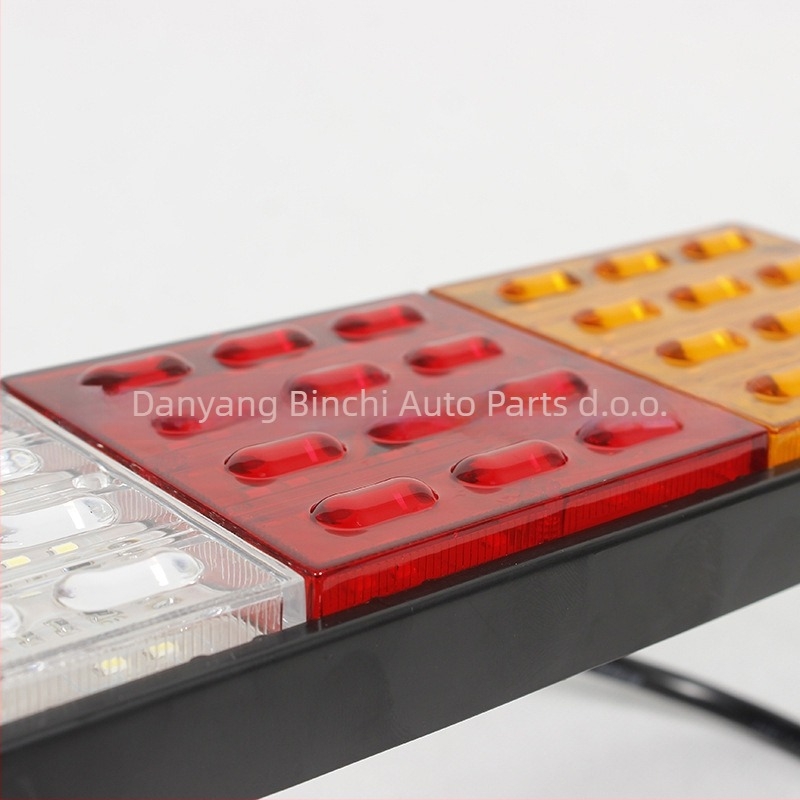 LED stražnja svjetiljka za kamion/prikolica, 36LED model, 24V/12V, 0,06 A, 50 000 h, 1000 lm, 6000K