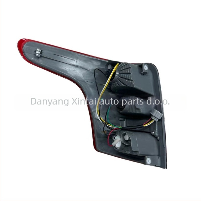 Zadnje svjetlo za Mitsubishi L200 - PMMA, halogeni izvor svjetla, model L200