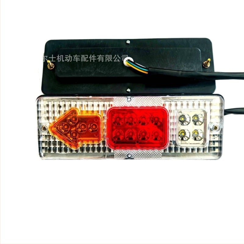 Zadnje svjetlo za tricikl, model 230; snaga izvora svjetla 100; napon 12–60V; vijek trajanja 9999 sati