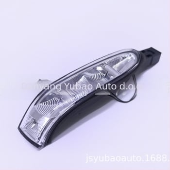 Lampica za ogledalo za Mercedes-Benz W164/W251 GL/ML – Youbao, model 1648200521/0621