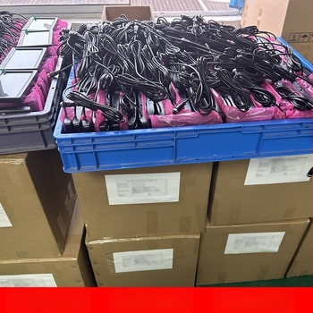 Automobilski LCD monitor za ugradnju – 7 inčni zaslon, rezolucija 1024×600, ulaz CVBS/AHD, model RW-XSP, težina 0,65 kg