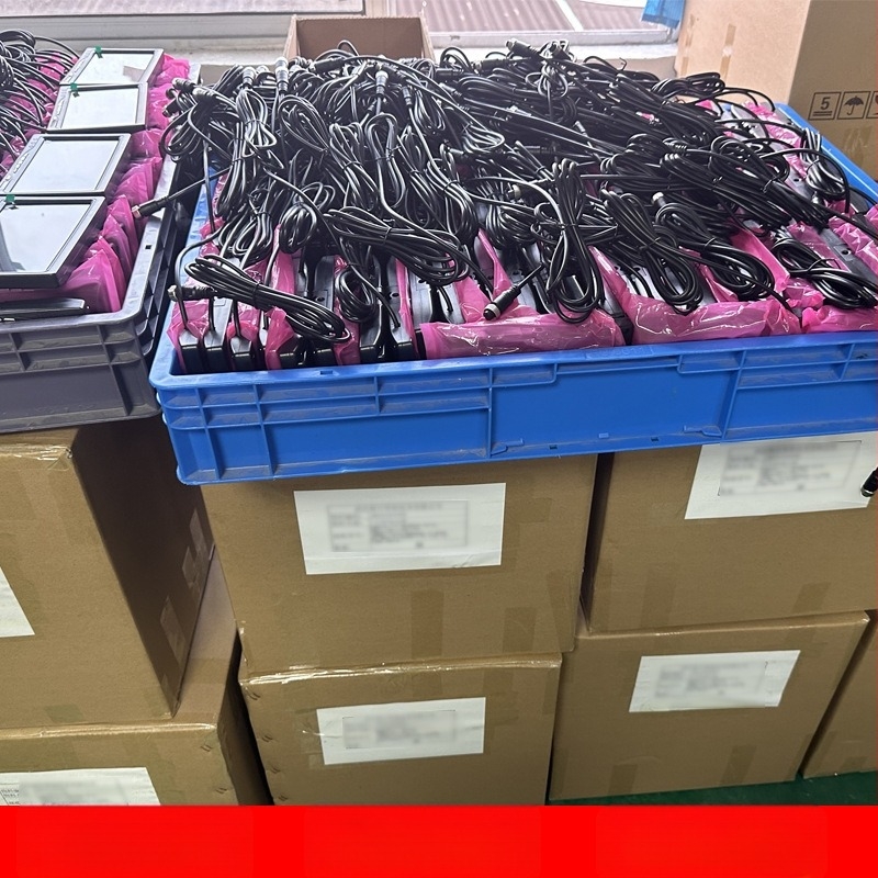 Automobilski LCD monitor za ugradnju – 7 inčni zaslon, rezolucija 1024×600, ulaz CVBS/AHD, model RW-XSP, težina 0,65 kg