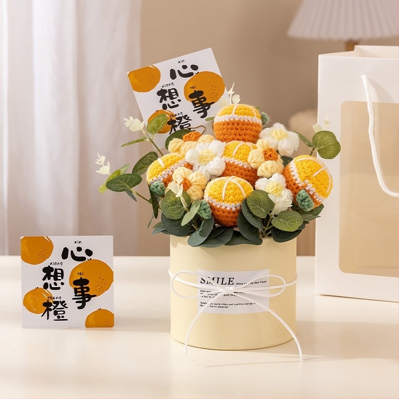 Ručno pleteni buket cvijeća od vječnih ruža, brend Happy Flowers, ukras za Dan učitelja