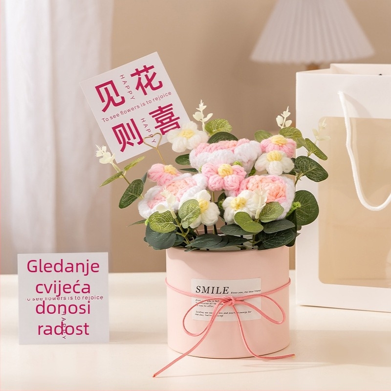 Ručno pleteni buket cvijeća od vječnih ruža, brend Happy Flowers, ukras za Dan učitelja