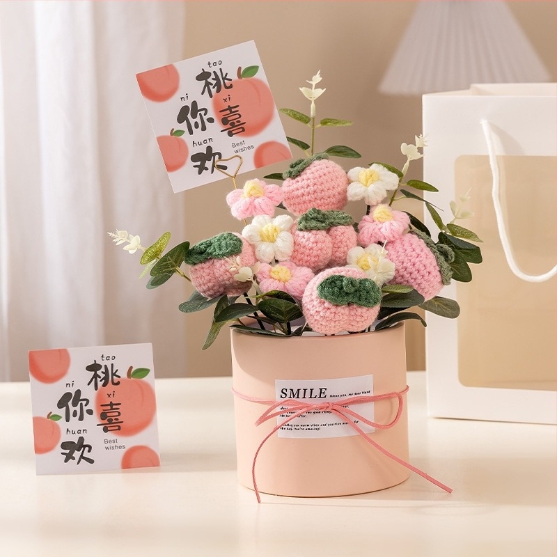 Ručno pleteni buket cvijeća od vječnih ruža, brend Happy Flowers, ukras za Dan učitelja