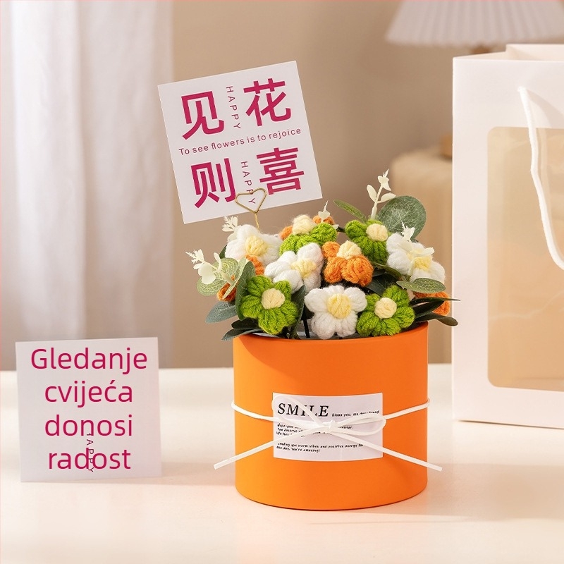 Ručno pleteni buket cvijeća od vječnih ruža, brend Happy Flowers, ukras za Dan učitelja