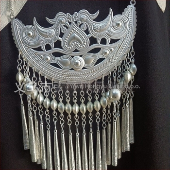 Etničko metalno ogrlica s višeslojnom dizajnom i privjeskom od legure, dužina 81 cm i više