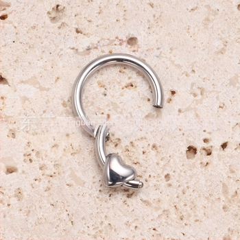 Nosa prsten srcolikog oblika od titanijske legure, anodiziran, unisex, za piercing